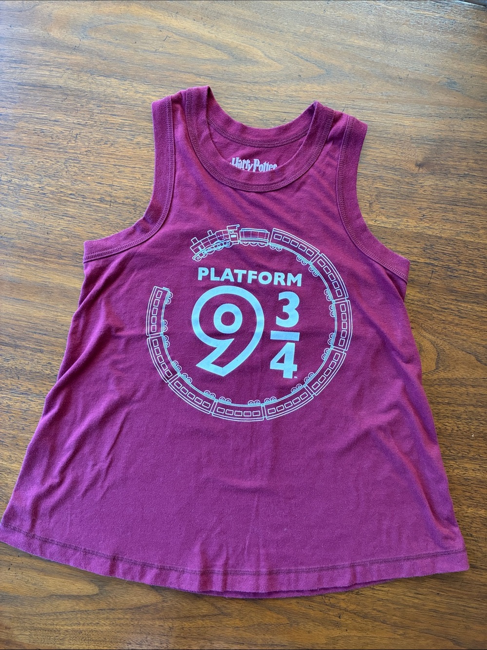 Harry Potter Tank Top 9 3/4 platform Medium Burgundy